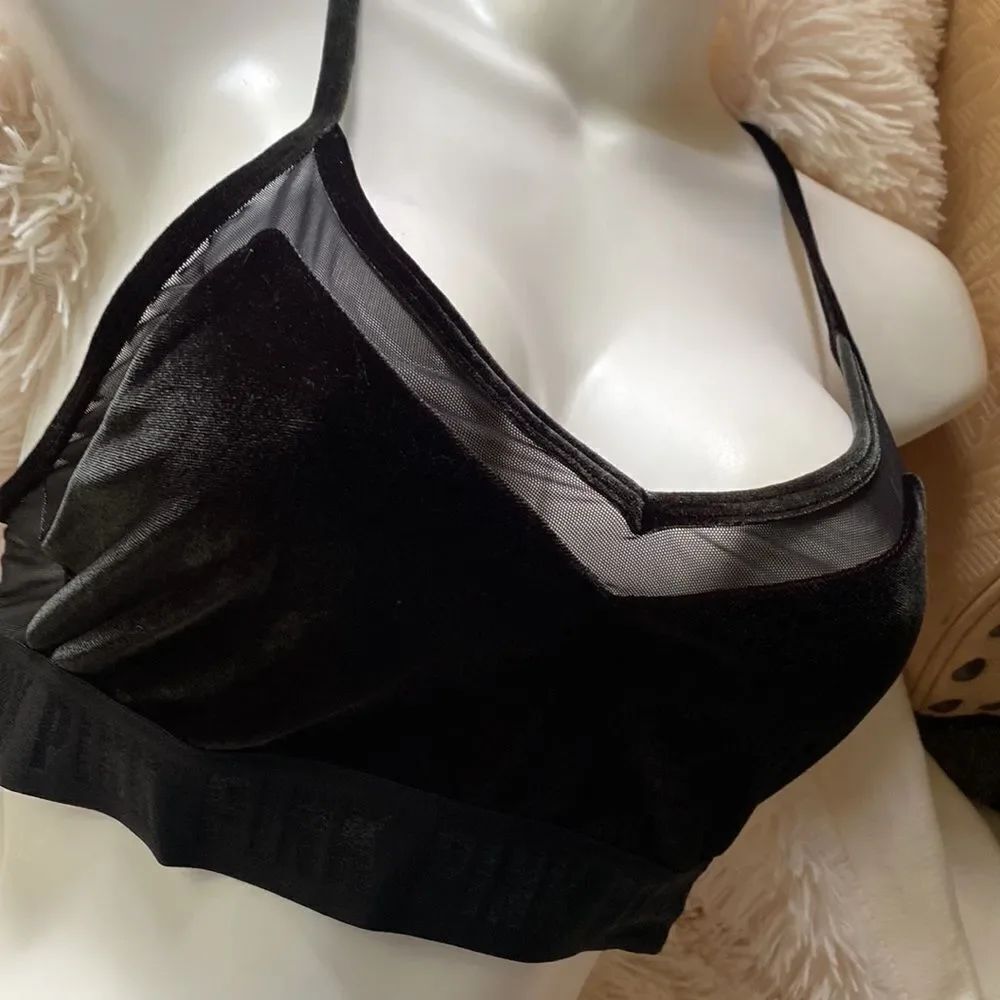 Victoria’s Secret Black Velvet Bra no wire sport ultimate lightly lined M